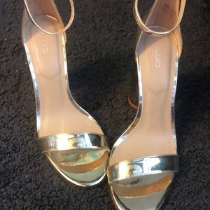 Hold ALDO shoes